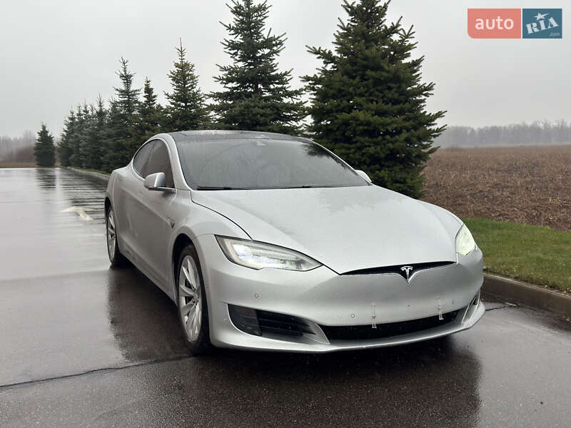 Лифтбек Tesla Model S 2016 в Киеве фото 2 Лифтбек Tesla Model S 2016 в Киеве