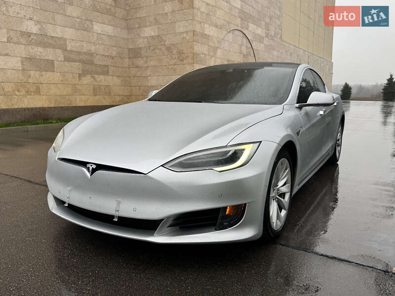 Лифтбек Tesla Model S 2016 в Киеве фото 10 Лифтбек Tesla Model S 2016 в Киеве