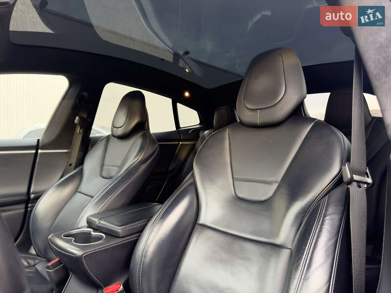 Ліфтбек Tesla Model S 2017 в Києві