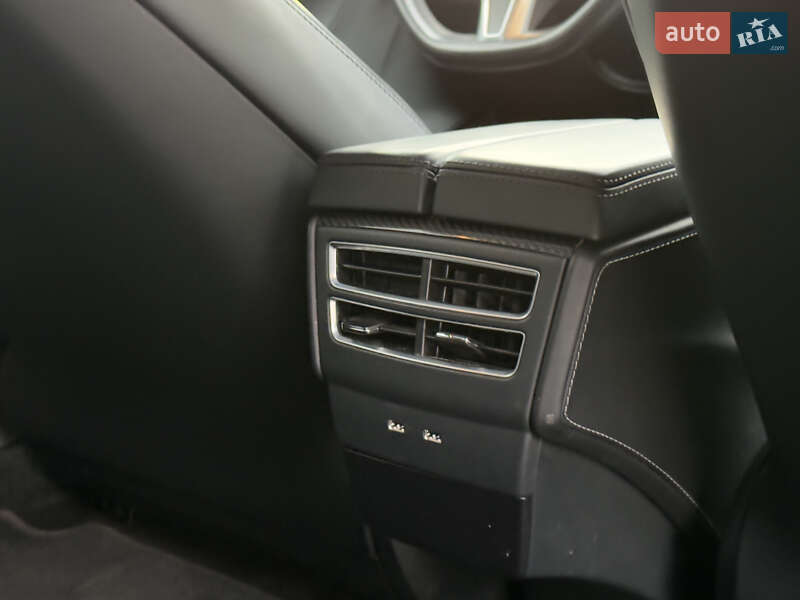 Ліфтбек Tesla Model S 2017 в Києві