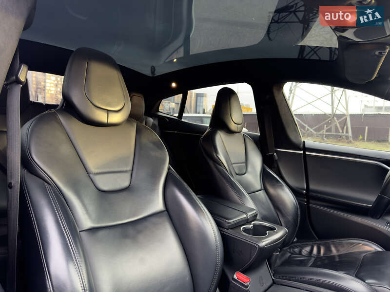 Ліфтбек Tesla Model S 2017 в Києві