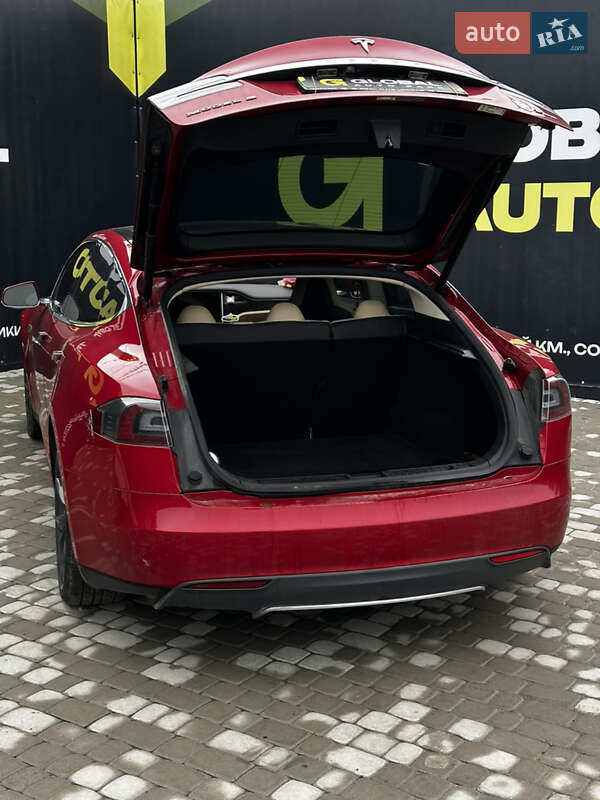 Лифтбек Tesla Model S 2013 в Львове