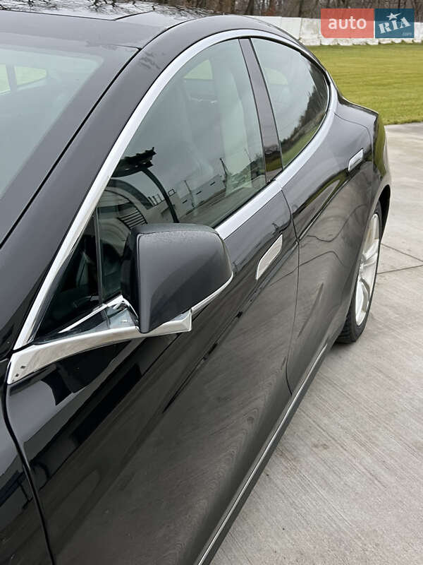 Ліфтбек Tesla Model S 2015 в Луцьку фото 18 Ліфтбек Tesla Model S 2015 в Луцьку