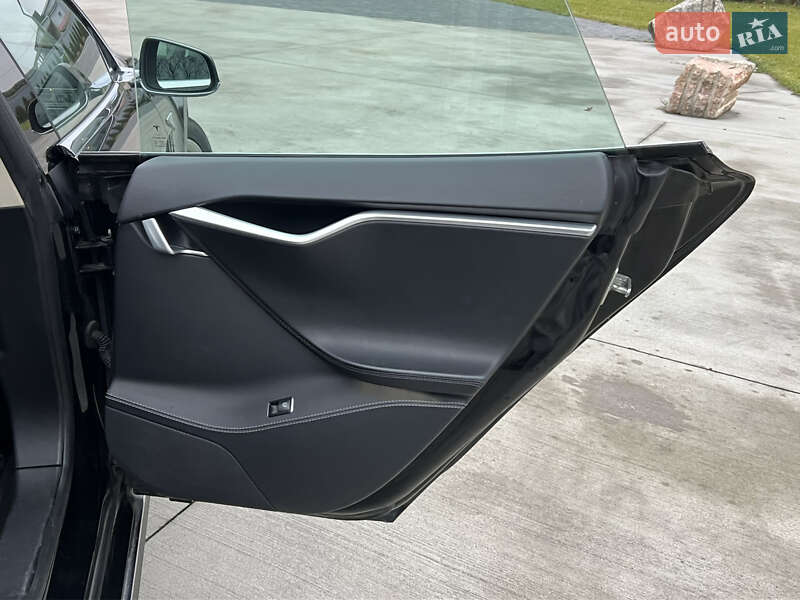 Ліфтбек Tesla Model S 2015 в Луцьку фото 30 Ліфтбек Tesla Model S 2015 в Луцьку