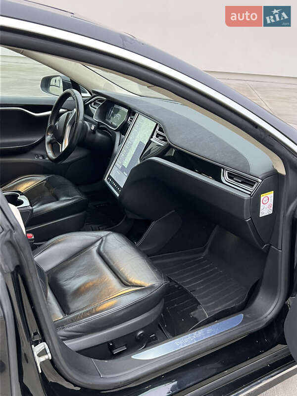 Ліфтбек Tesla Model S 2015 в Луцьку фото 32 Ліфтбек Tesla Model S 2015 в Луцьку