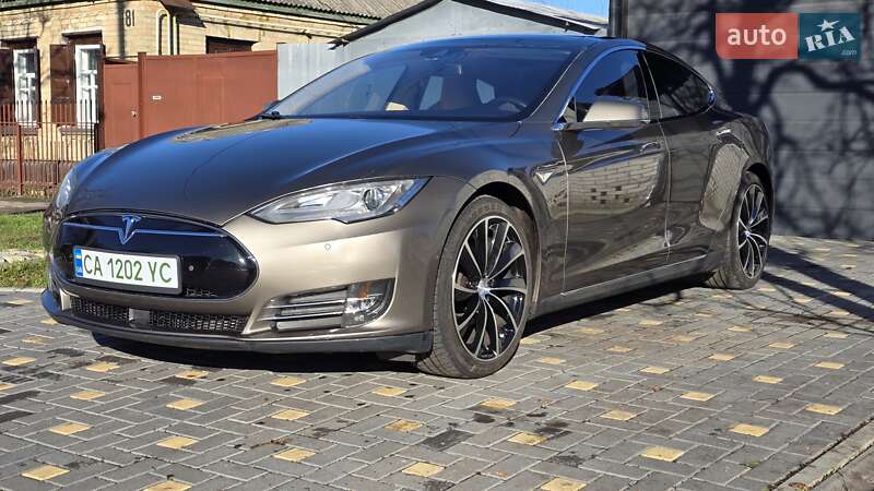 Ліфтбек Tesla Model S 2016 в Черкасах фото 6 Ліфтбек Tesla Model S 2016 в Черкасах