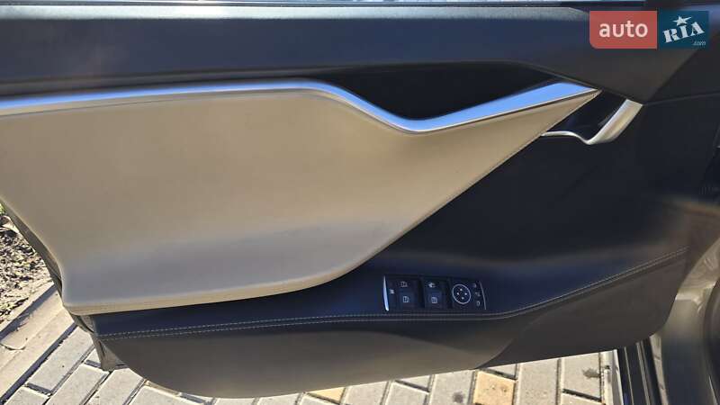 Ліфтбек Tesla Model S 2016 в Черкасах фото 18 Ліфтбек Tesla Model S 2016 в Черкасах