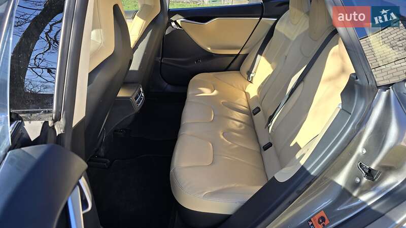 Ліфтбек Tesla Model S 2016 в Черкасах фото 31 Ліфтбек Tesla Model S 2016 в Черкасах