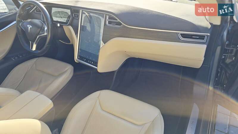 Ліфтбек Tesla Model S 2016 в Черкасах фото 33 Ліфтбек Tesla Model S 2016 в Черкасах