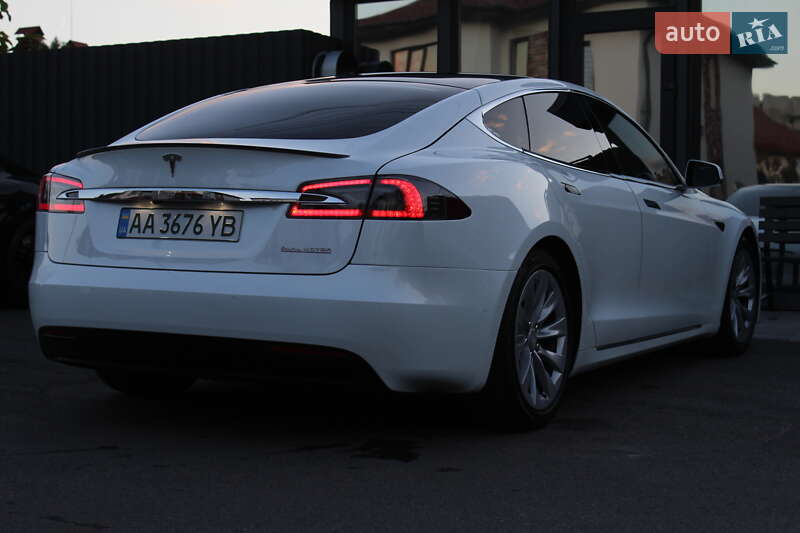 Лифтбек Tesla Model S 2019 в Киеве