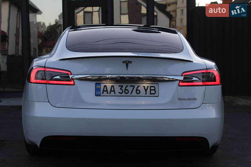 Лифтбек Tesla Model S 2019 в Киеве