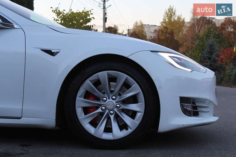 Лифтбек Tesla Model S 2019 в Киеве