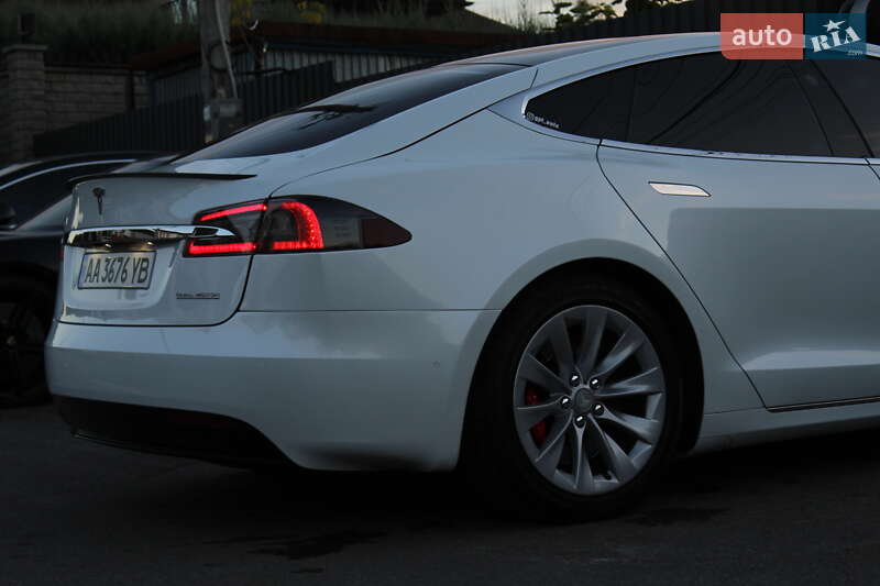Лифтбек Tesla Model S 2019 в Киеве