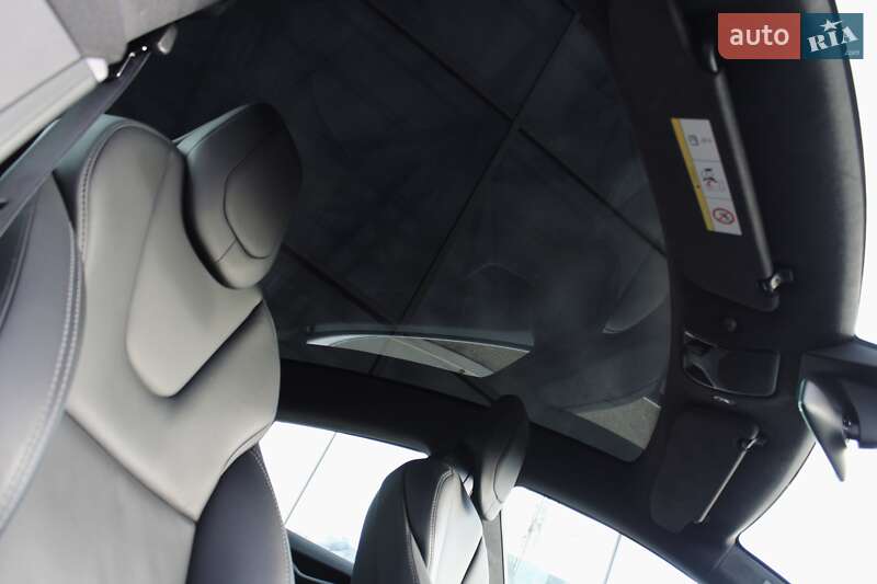 Лифтбек Tesla Model S 2019 в Киеве