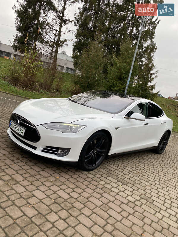 Tesla Model S 2014