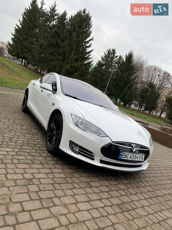 Ліфтбек Tesla Model S 2014 в Рівному фото 5 Ліфтбек Tesla Model S 2014 в Рівному