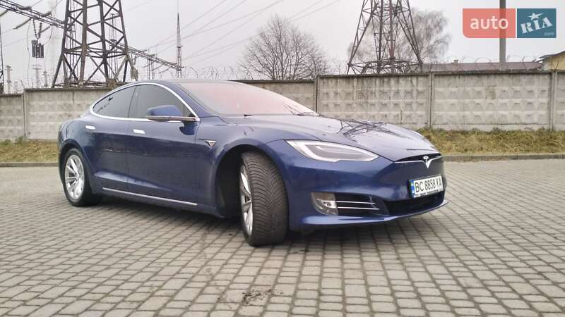Лифтбек Tesla Model S 2018 в Львове