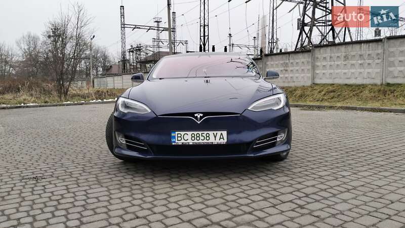 Лифтбек Tesla Model S 2018 в Львове