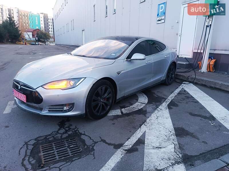 Tesla Model S 2014