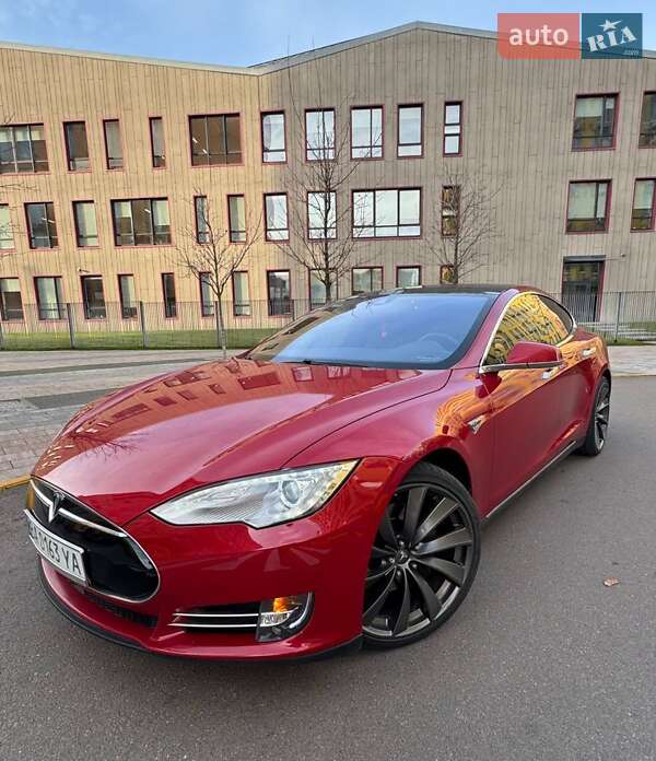 Лифтбек Tesla Model S 2016 в Киеве фото 5 Лифтбек Tesla Model S 2016 в Киеве