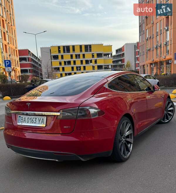 Лифтбек Tesla Model S 2016 в Киеве фото 8 Лифтбек Tesla Model S 2016 в Киеве
