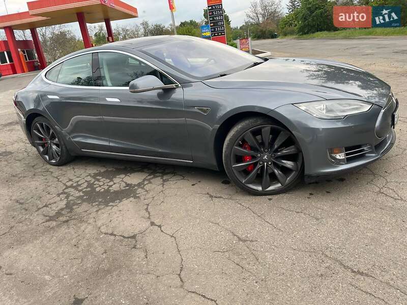 Лифтбек Tesla Model S 2013 в Саврани