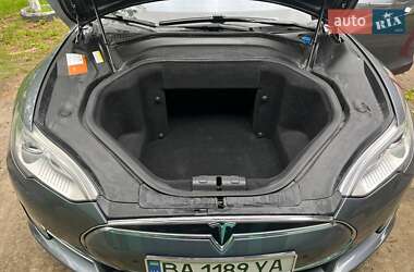 Лифтбек Tesla Model S 2013 в Саврани