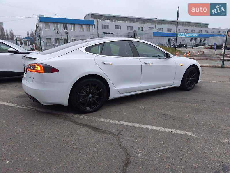 Лифтбек Tesla Model S 2018 в Киеве фото 11 Лифтбек Tesla Model S 2018 в Киеве