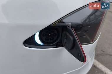 Лифтбек Tesla Model S 2018 в Киеве