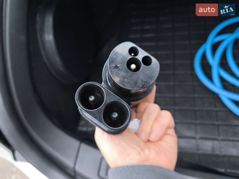 Лифтбек Tesla Model S 2018 в Киеве фото 37 Лифтбек Tesla Model S 2018 в Киеве