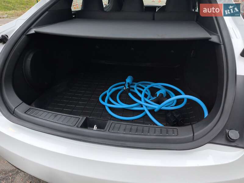 Лифтбек Tesla Model S 2018 в Киеве фото 42 Лифтбек Tesla Model S 2018 в Киеве