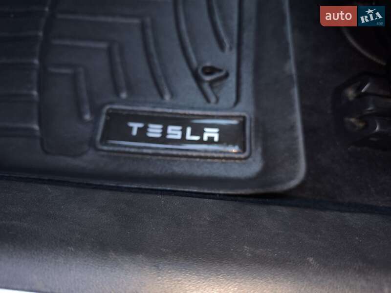 Лифтбек Tesla Model S 2018 в Киеве фото 52 Лифтбек Tesla Model S 2018 в Киеве