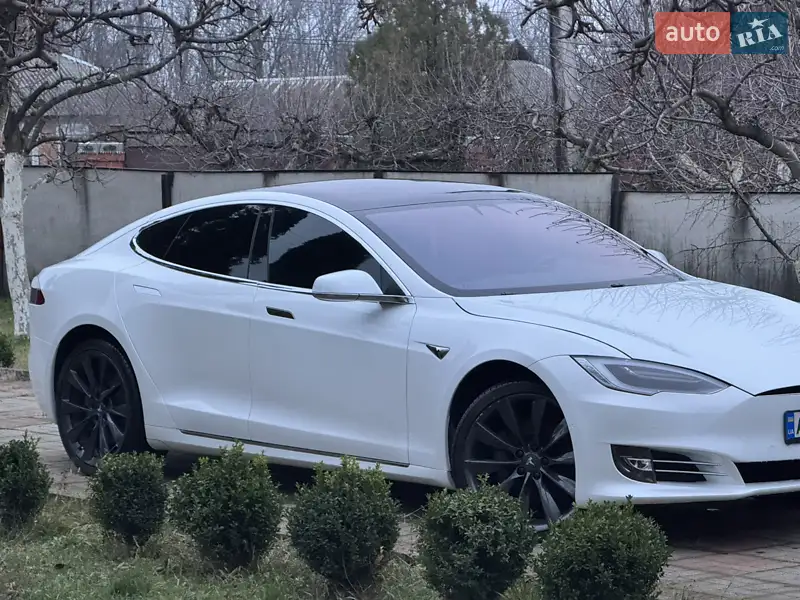 Tesla Model S 2020