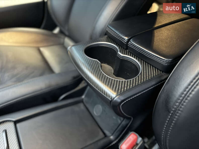 Ліфтбек Tesla Model S 2020 в Харкові