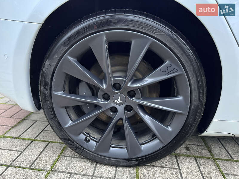 Ліфтбек Tesla Model S 2020 в Харкові