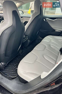 Лифтбек Tesla Model S 2015 в Луцке