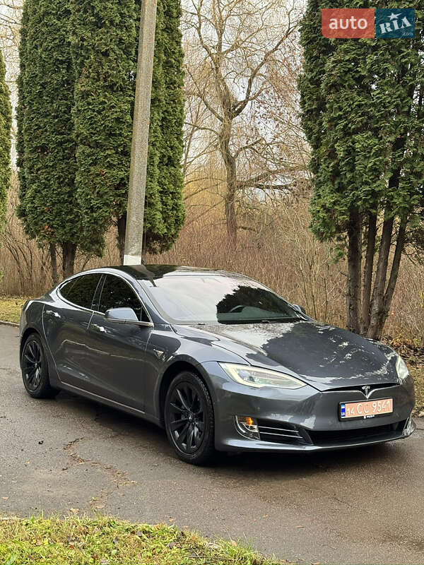 Лифтбек Tesla Model S 2019 в Ровно