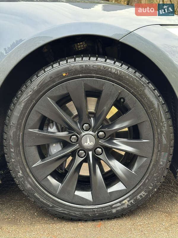 Лифтбек Tesla Model S 2019 в Ровно