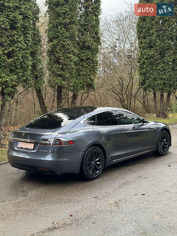 Лифтбек Tesla Model S 2019 в Ровно
