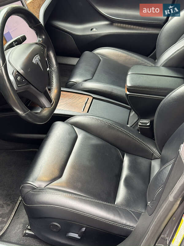 Лифтбек Tesla Model S 2019 в Ровно