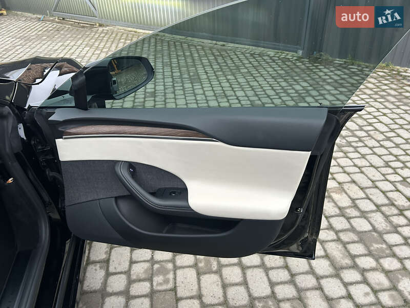 Лифтбек Tesla Model S 2021 в Львове