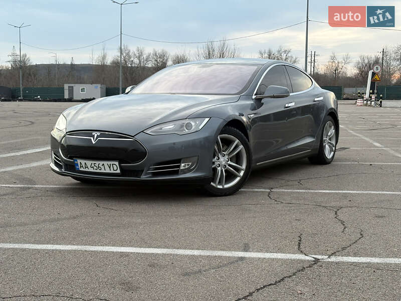 Tesla Model S 2013