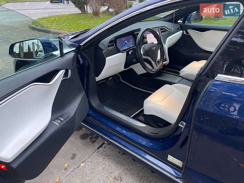 Ліфтбек Tesla Model S 2017 в Києві