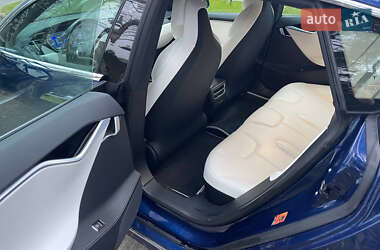 Лифтбек Tesla Model S 2017 в Кропивницком