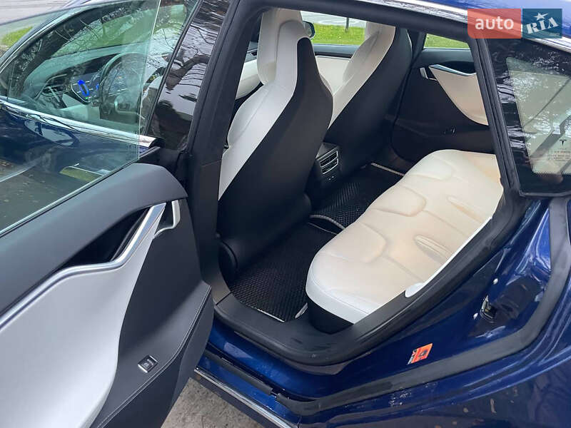 Ліфтбек Tesla Model S 2017 в Києві