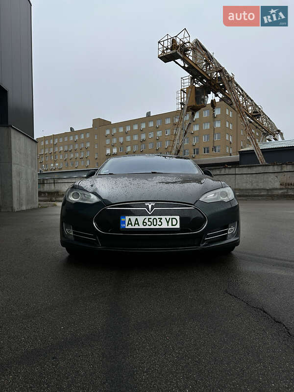 Лифтбек Tesla Model S 2014 в Киеве