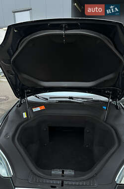 Лифтбек Tesla Model S 2014 в Киеве