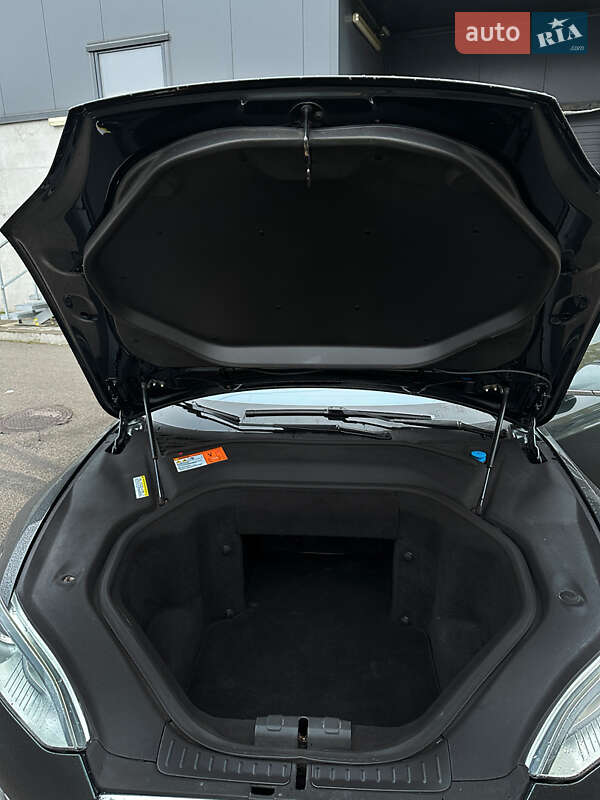 Лифтбек Tesla Model S 2014 в Киеве
