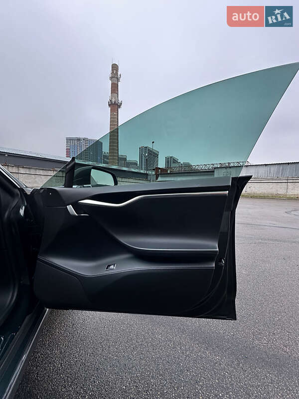 Лифтбек Tesla Model S 2014 в Киеве