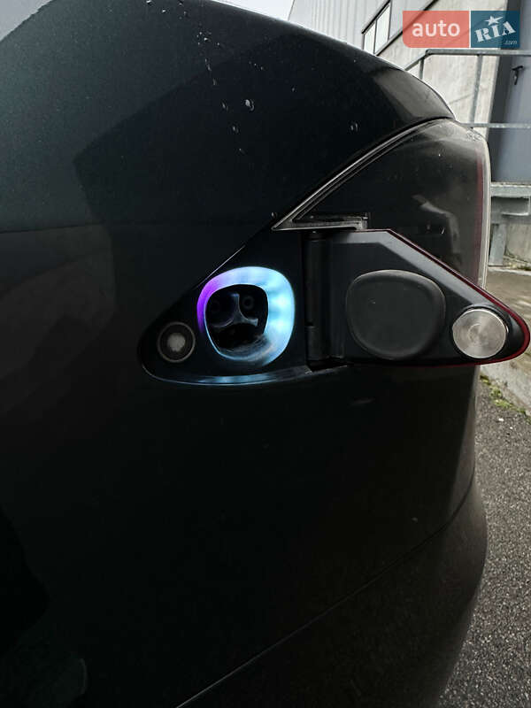 Лифтбек Tesla Model S 2014 в Киеве